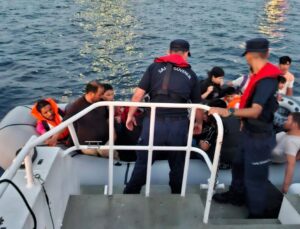 Ayvalık açıklarında 11’i çocuk 30 düzensiz göçmen yakalandı