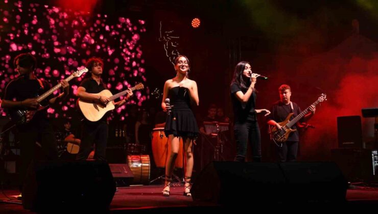 Sındırgı’da MOD10 Gençlik Konserine yoğun ilgi