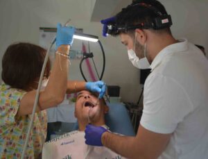 Ayvalık’ta Engel Tanımayan Diş Hekimleri’nden ağız ve diş terapisi